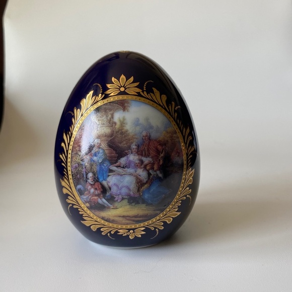 Vintage Limoges Porcelain Egg with Courting Couple Scene Gilded Collectible - Picture 5 of 12